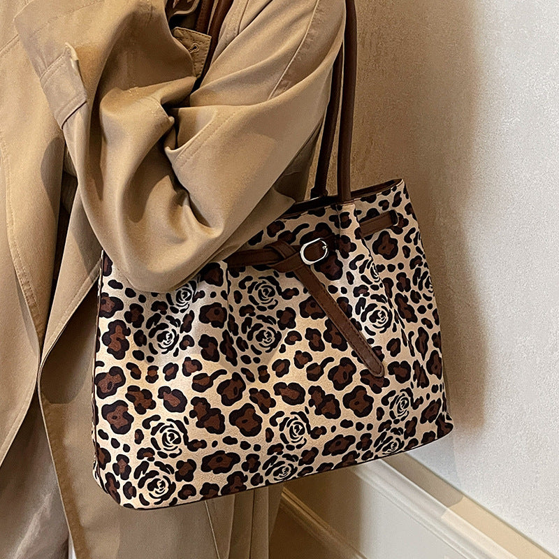 Damen Shopper Bag mit floralem und animalischem Design Nord Taschen