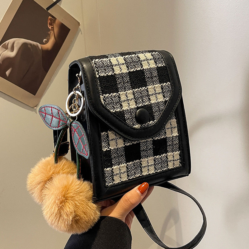 Damen Umhängetasche mit modernem Karomuster und praktischen Fächern Nord Taschen