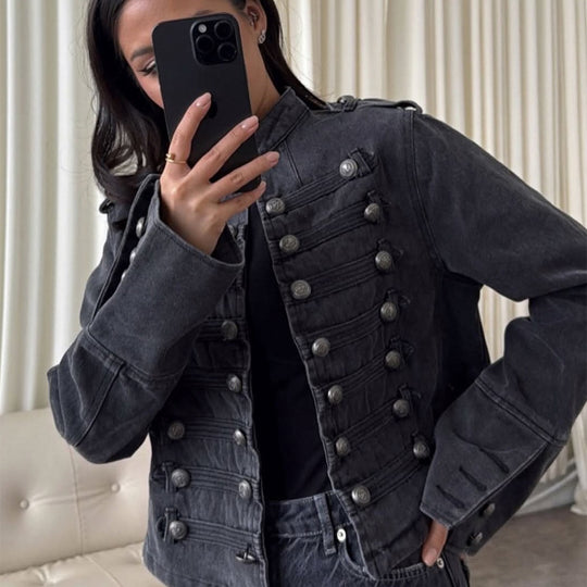 Damen Kurz-Jeansjacke mit Paradeborte und Zierknopfleiste Nord Taschen