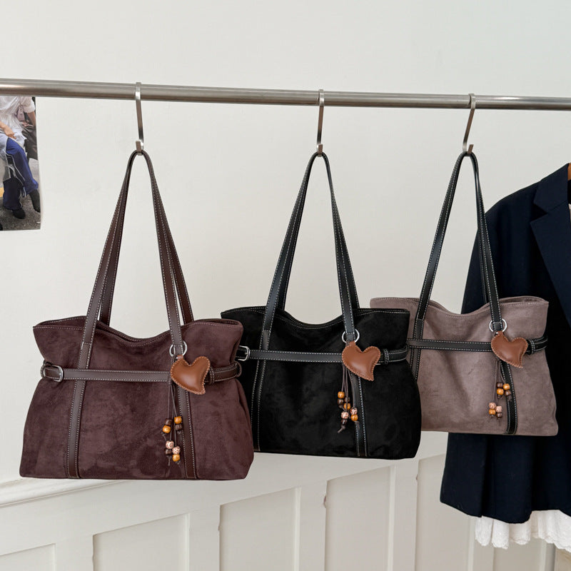 Damen Handtasche mit stilvollen Akzenten und praktischem Innenraum Nord Taschen