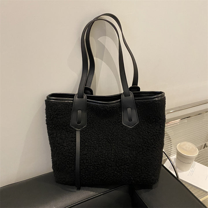 Damen modische Tragetasche aus samtigem Material mit elegantem Design Nord Taschen