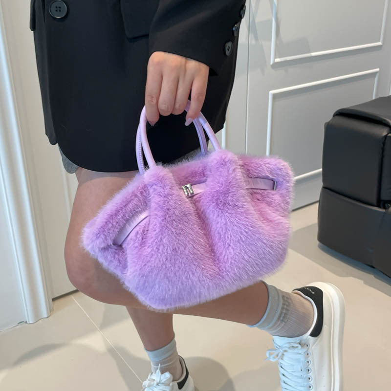 Damen Umhängetasche mit kuscheligem Fell-Design Nord Taschen