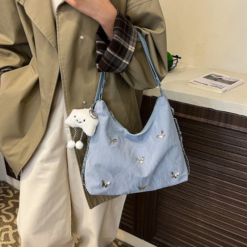 Damen modische Hobo-Tasche mit verspieltem Anhänger und detailreicher Verzierung Nord Taschen