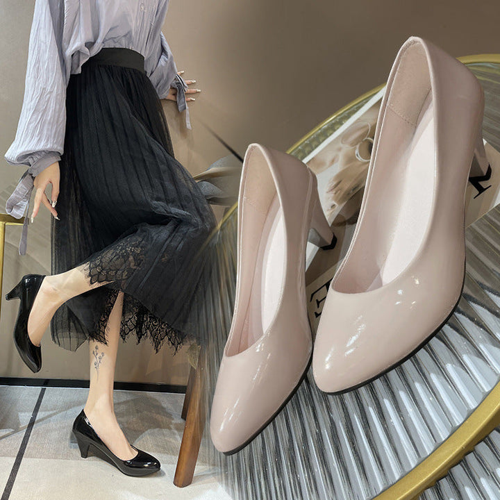 Damen elegante Pumps mit bequemem Blockabsatz und hochwertiger Lackoberfläche