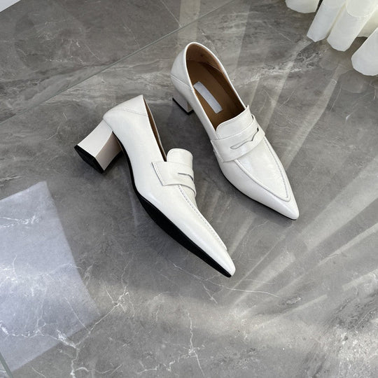Damen spitze Pumps mit elegantem Riemen und bequemen Blockabsatz - Vittorelli