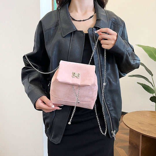 Damen stilvolle Rucksacktasche mit elegantem Kettendetail Nord Taschen