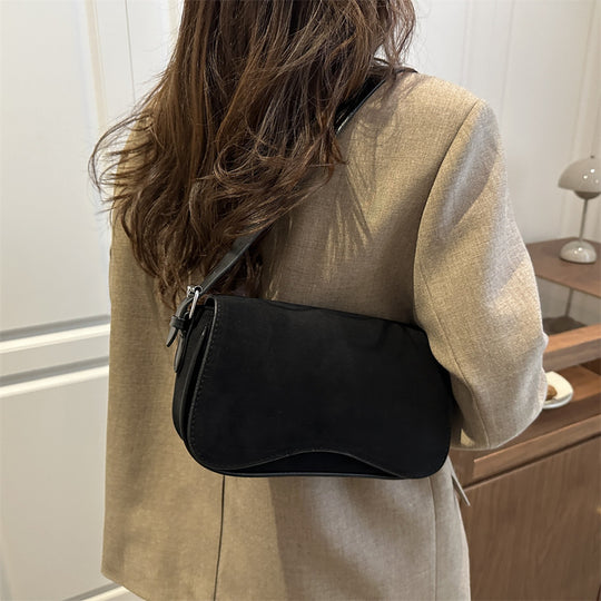 Damen Schultertasche aus hochwertigem Wildleder mit verstellbarem Trageriemen Nord Taschen