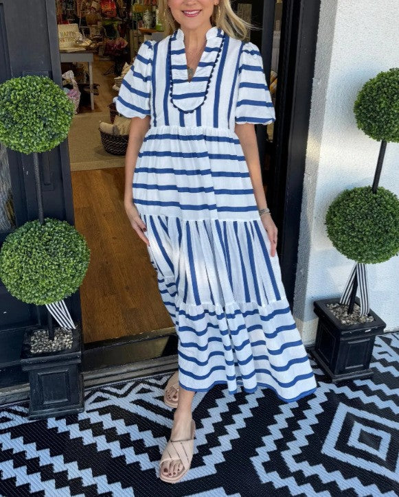 Damen Gestreiftes Maxi-Kleid mit Stufenrock, Rüschenblende und Puffärmeln Nord Taschen