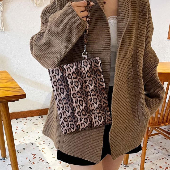 Damen Clutch mit tierischem Leoprint Nord Taschen