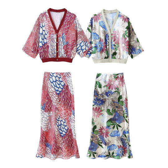 Damen Zweiteiliges Satin-Set mit floral bedruckter Kurzjacke und Bias‑Cut Midirock Nord Taschen