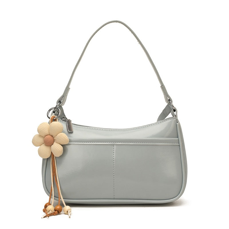 Damen Umhängetasche mit floralem Anhänger Nord Taschen