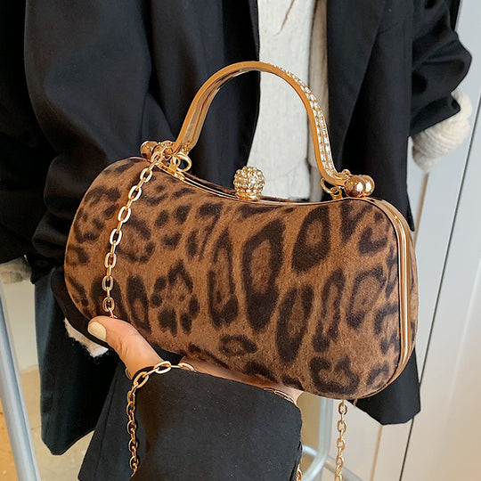 Damen Handtasche mit elegantem Leopardenmuster und wertvollen Details Nord Taschen