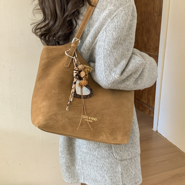 Damen elegante Tragetasche mit modischem Anhänger Nord Taschen