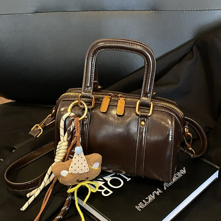 Damen Handtasche mit verspieltem Anhänger Nord Taschen