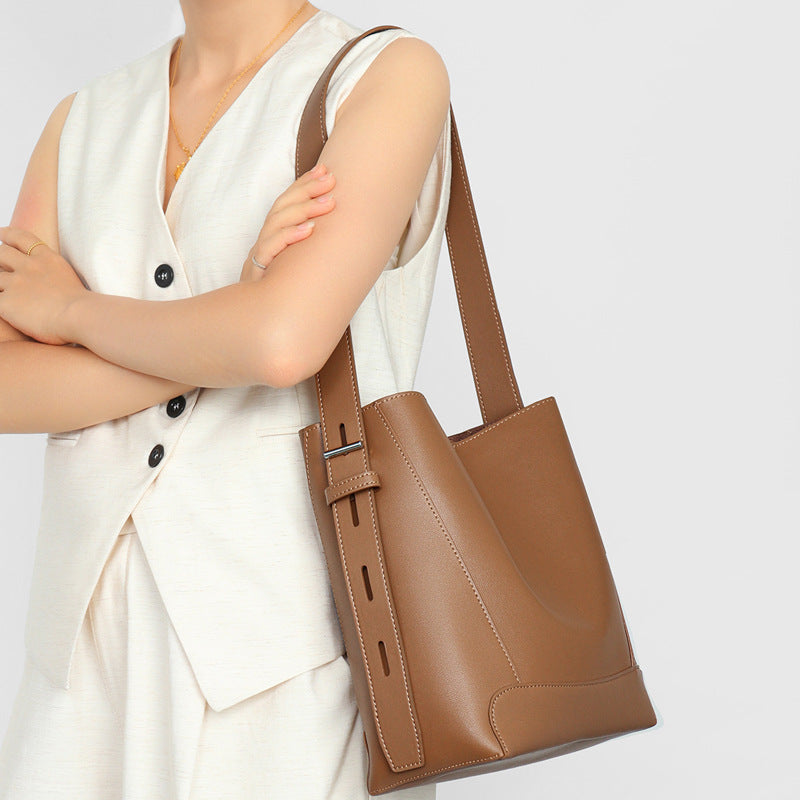 Damen Hobo-Tasche mit elegantem Faltendesign und verstellbarem Tragegurt Nord Taschen