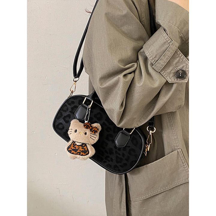 Damen Handtasche mit einzigartigem Tieranhänger und edlem Leopardenmuster Nord Taschen