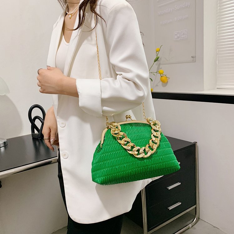Damen modische Clutch mit kreativem Kettenakzent Nord Taschen