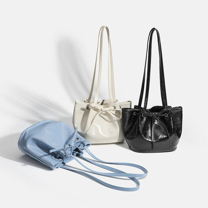 Damen Beuteltasche mit modischem Kordelzug und glänzender Oberfläche Nord Taschen