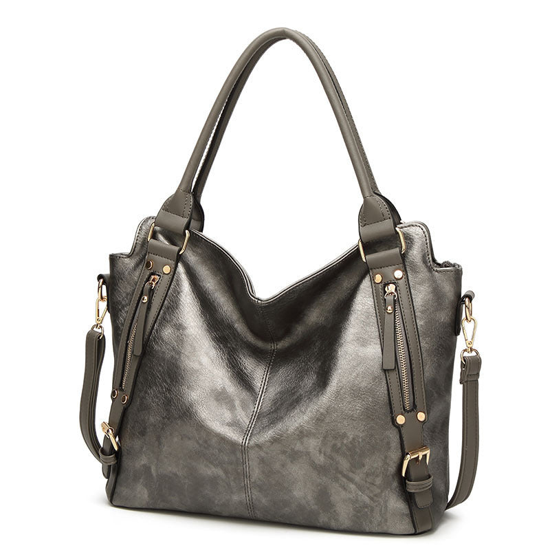 Damen Hobo-Tasche mit elegantem Kettenakzent und modernem Design Nord Taschen