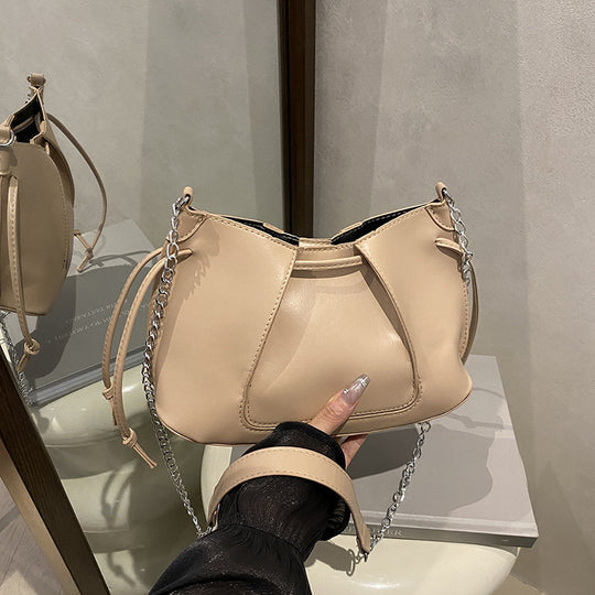 Damen modische Umhängetasche mit eleganten Kettenakzenten Nord Taschen