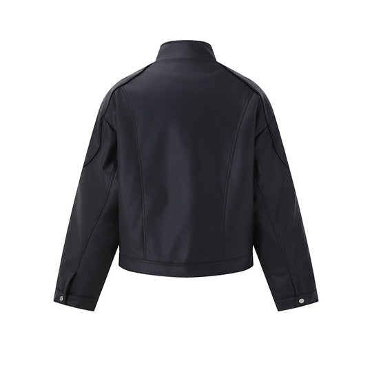 Herren Kurzboxy Mock‑Lederjacke mit geometrischer Nahtführung Nord Taschen