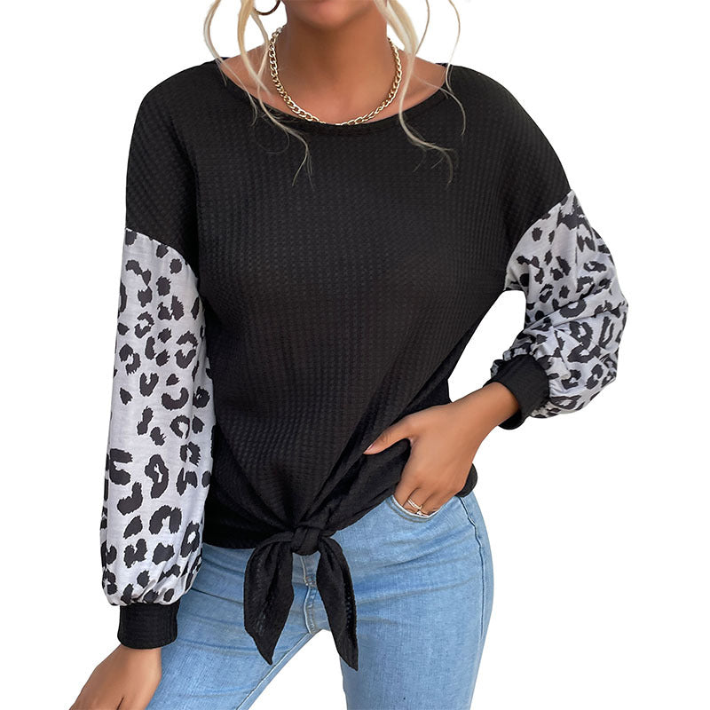 Damen Langärmeliges Waffelshirt mit Knotenfront und Kontrast-Leoärmel Nord Taschen