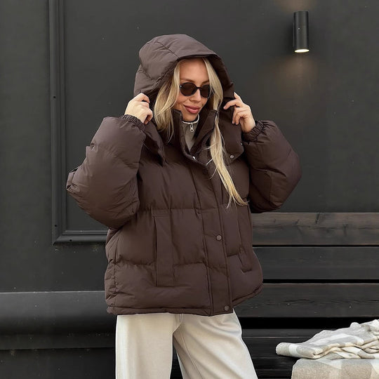 Damen Kurz geschnittene Oversize-Steppjacke mit hohem Stehkragen und verdeckter Druckknopfleiste Nord Taschen