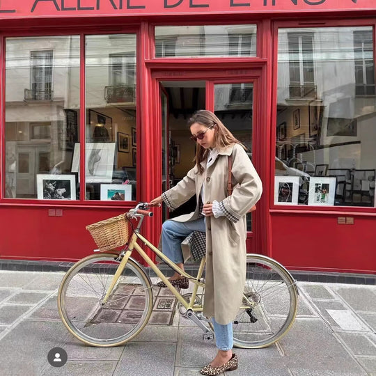 Damen Langer minimalistischer Trenchcoat mit weitem Kragen und gerader Silhouette Nord Taschen