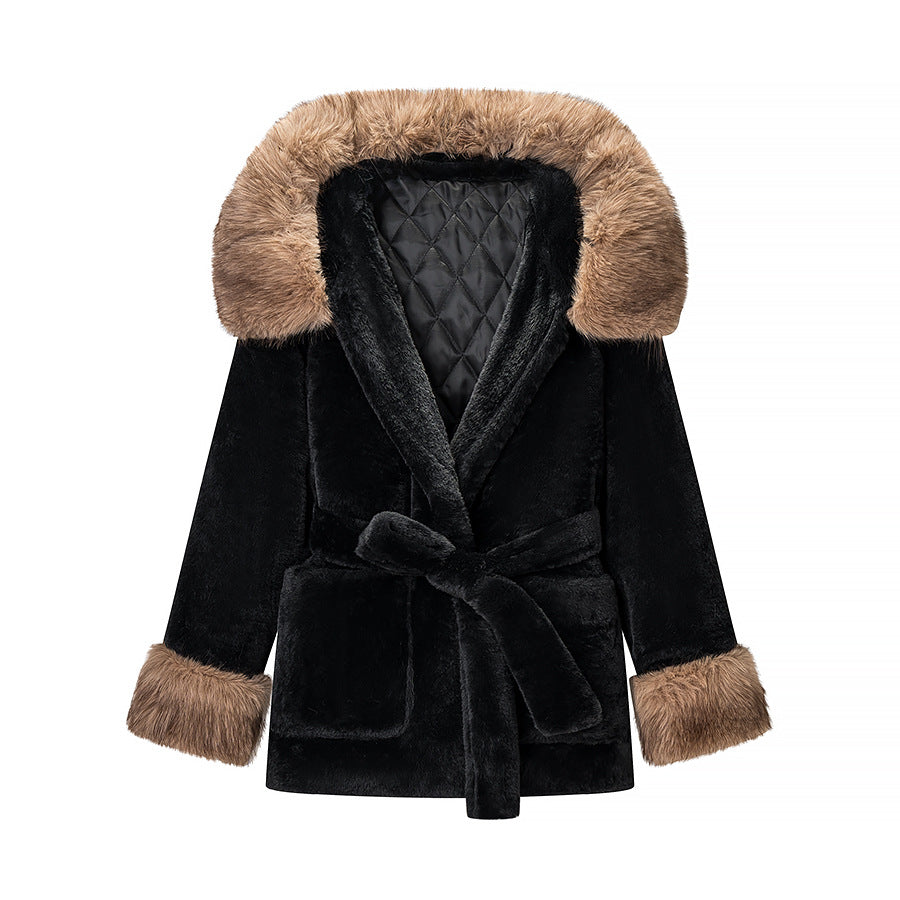 Damen Kurzer Teddy-Kunstpelz-Mantel mit Kapuze, Steppfutter und Bindegürtel Nord Taschen