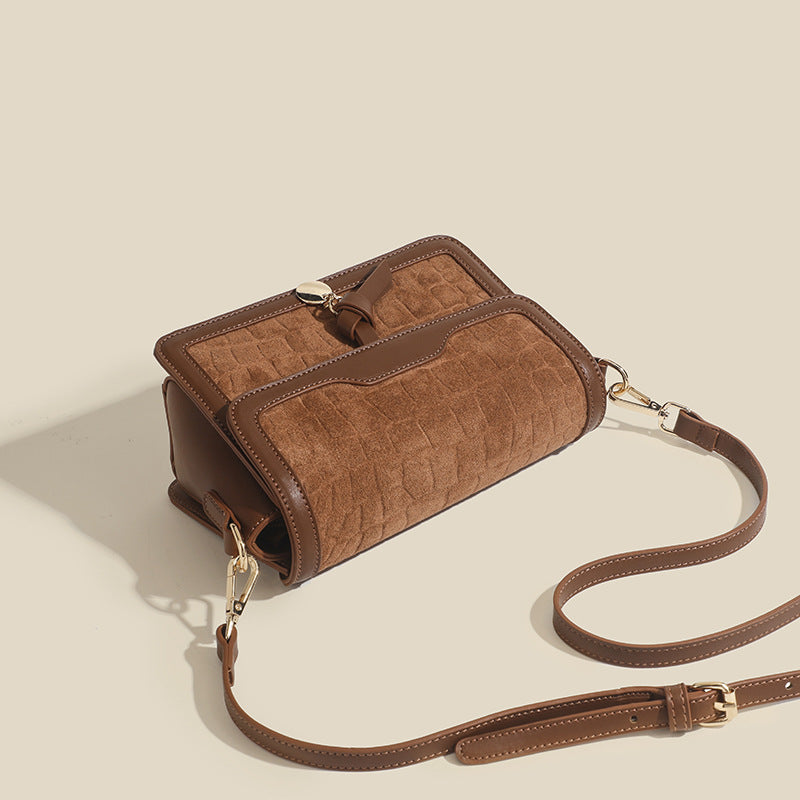 Damen Umhängetasche mit luxuriösem Wildlederakzent und eleganter Klappenöffnung Nord Taschen