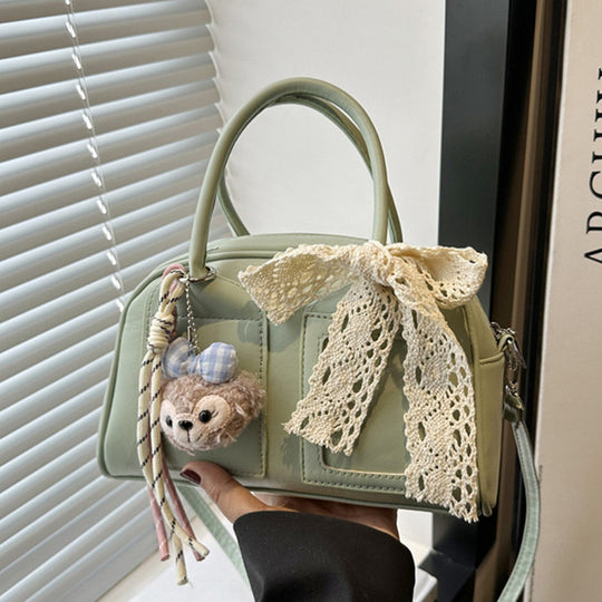 Damen Mini-Handtasche mit niedlichem Plüschanhänger und filigraner Schleifenverzierung Nord Taschen