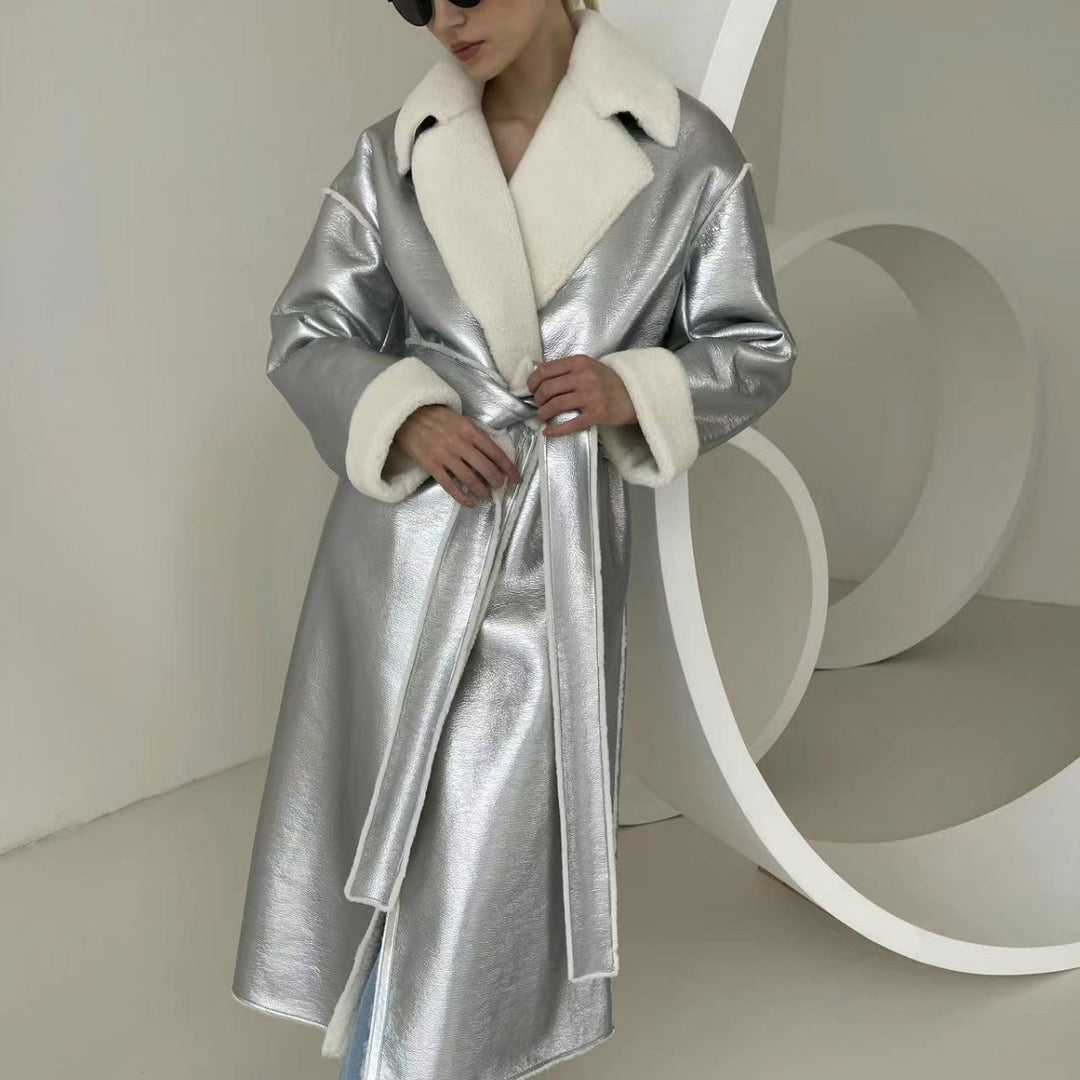 Damen Longline-Mantel aus Metallic‑Material mit Teddyfutter und überschnittener Schulter Nord Taschen