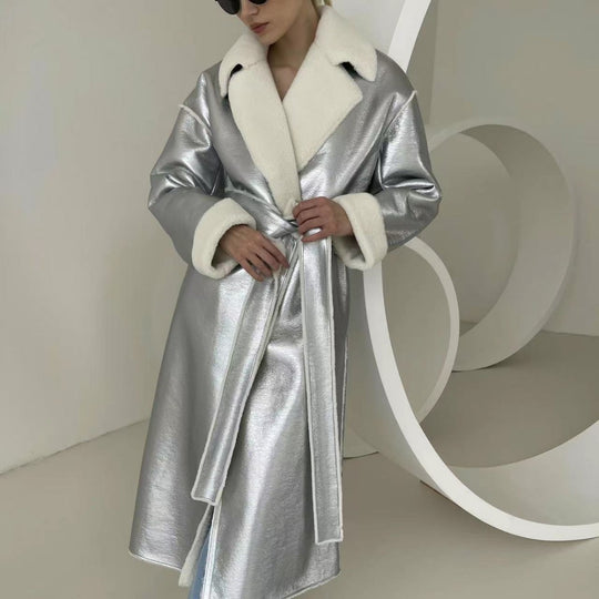 Damen Longline-Mantel aus Metallic‑Material mit Teddyfutter und überschnittener Schulter Nord Taschen