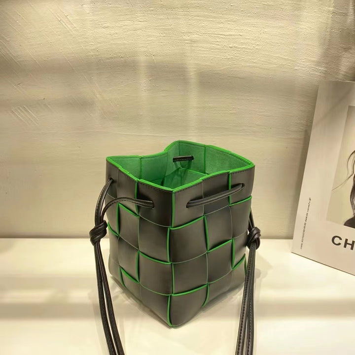 Damen Handtasche im modernen Woven-Design von Nord Taschen
