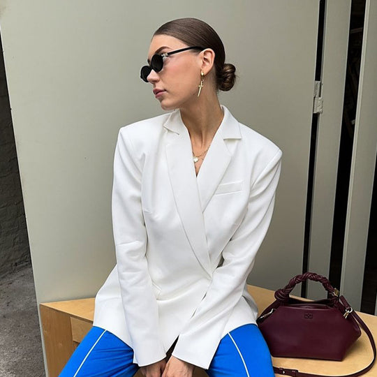 Damen Skulpturaler taillierter Blazer mit asymmetrischem Vorderteil und betonter Schulter Nord Taschen