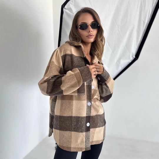 Damen Karierter Overshirt im Shacket-Stil mit Saumtaschen und Knopfverschluss Nord Taschen