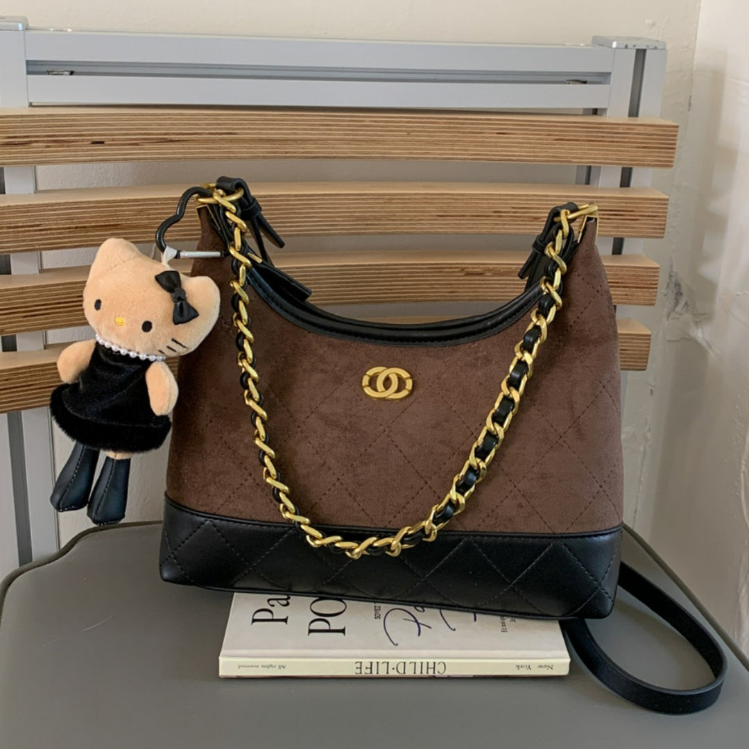 Damen Hobo Tasche mit Karomuster und verspieltem Anhänger Nord Taschen