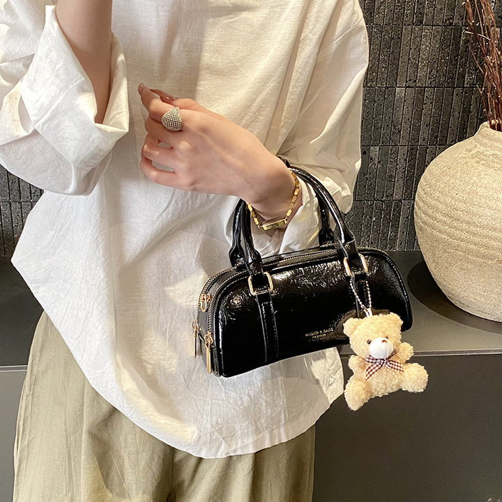 Damen Mini-Handtasche mit verspieltem Teddy-Anhänger Nord Taschen