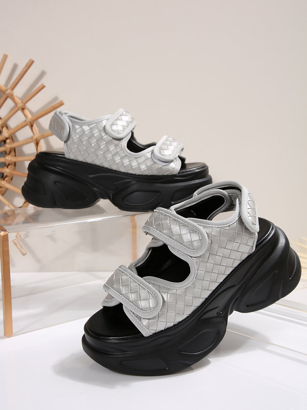 Damen Plateau-Sandalen mit verziertem Riemen und komfortabler Sohle Nord Taschen