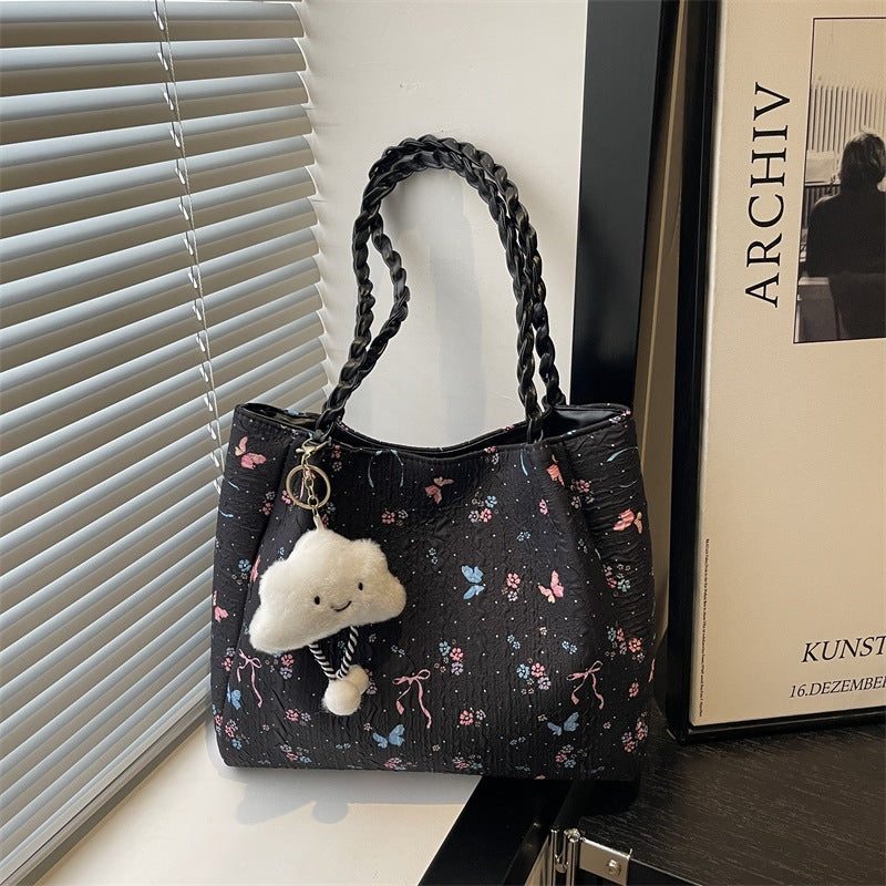 Damen modische Handtasche mit blumigem Design und verspieltem Anhänger Nord Taschen