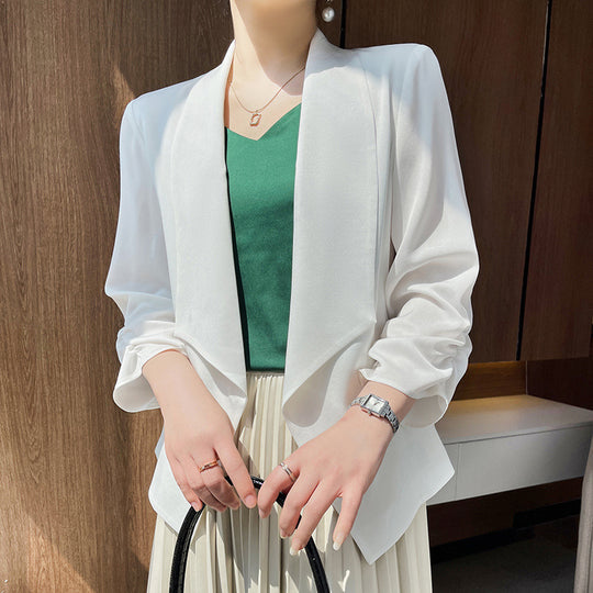 Damen Schalkragen-Blazer mit Satinbesatz, offener Front und legerer Kurzform Nord Taschen