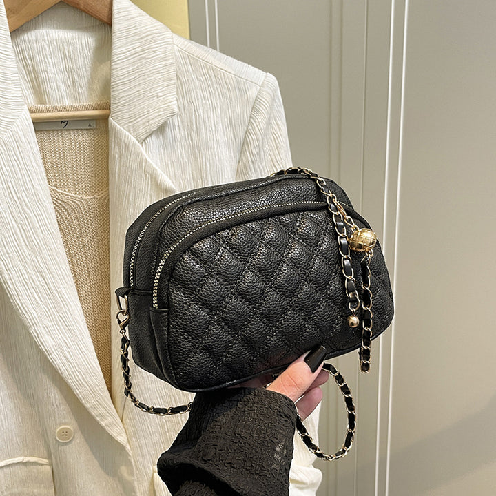 Damen elegante Umhängetasche mit gesteppter Struktur und modischen Kettenakzenten Nord Taschen