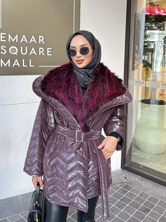 Damen Glänzende Steppjacke mit Taillengürtel und voluminösem Kunstfellkragen Nord Taschen