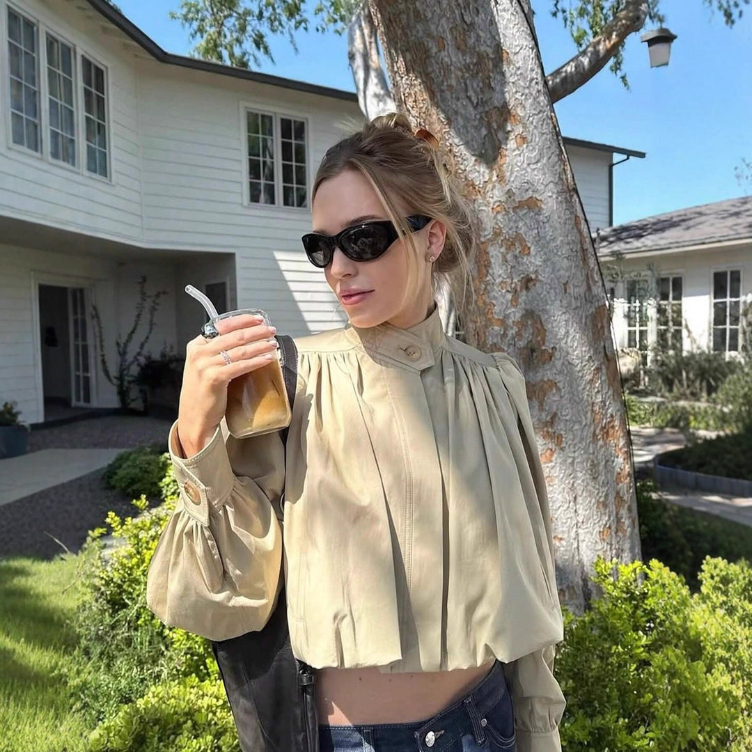 Damen Voluminöse Cropped-Bluse mit Stehkragen, Raffungen und elastischem Saum Nord Taschen