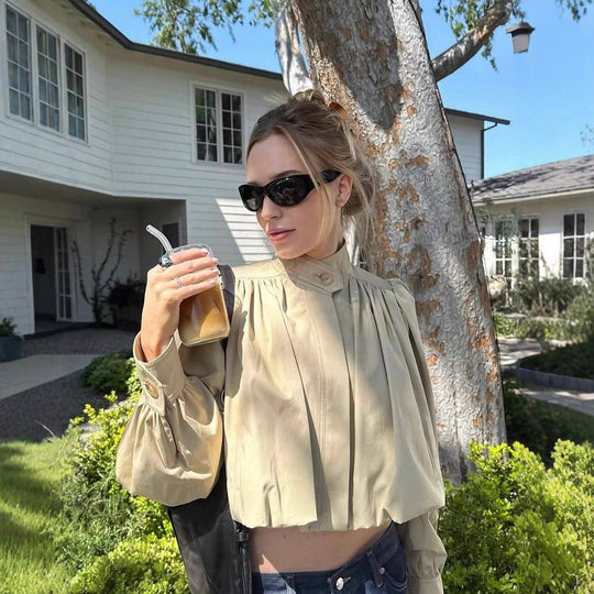 Damen Voluminöse Cropped-Bluse mit Stehkragen, Raffungen und elastischem Saum Nord Taschen