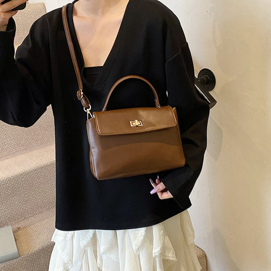 Damen Handtasche mit elegantem Klappenverschluss und hochwertigem Kunstleder Nord Taschen