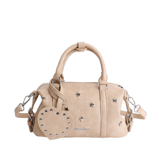 Damen elegante Handtasche mit herzförmigem Anhänger und funkelnden Sternapplikationen Nord Taschen