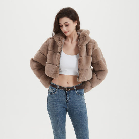 Damen Cropped Kunstpelzjacke mit gestepptem Panel‑Design und Kapuze Nord Taschen
