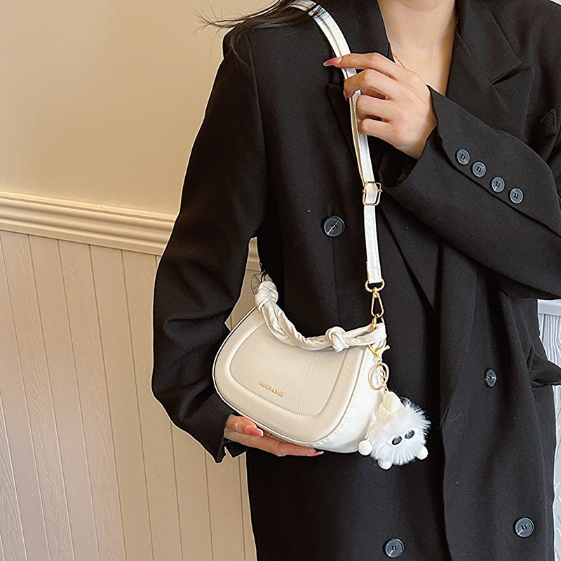 Damen elegante Hobo-Handtasche mit verspieltem Anhänger Nord Taschen