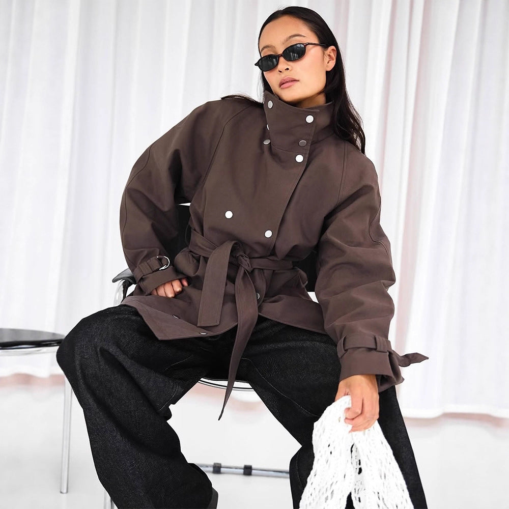 Damen Taillierbarer Oversize Kurztrench mit hohem Stehkragen, Druckknopffront und Bindegürtel Nord Taschen